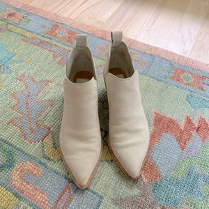 Dolce Vita Donnie ankle bootie in Dune. Size 8.5.